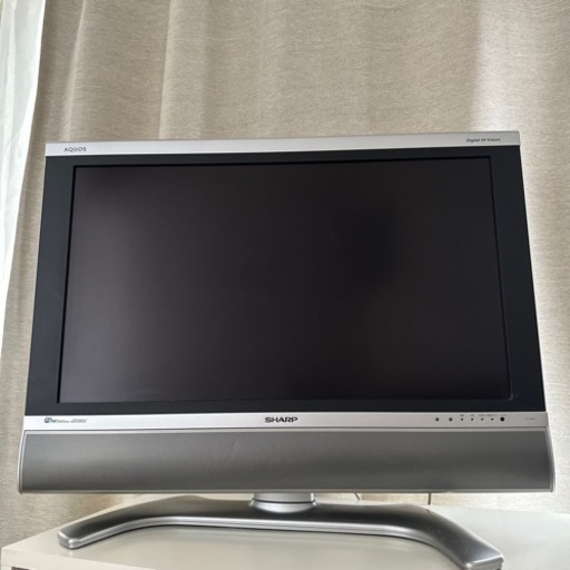 SHARPシャープ　32型液晶カラーテレビ  AQUOSアクオス　LC-32AD5
