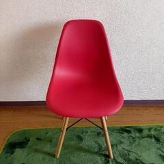 美品お洒落な赤色の椅子
