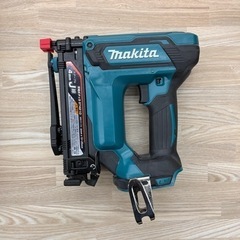 マキタ　充電式タッカ　ST421DZK 美品