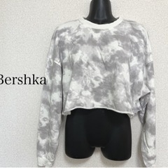 取引中 Bershka ショート丈スウェットトップス