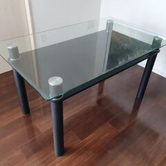 強化ガラスダイニングテーブル