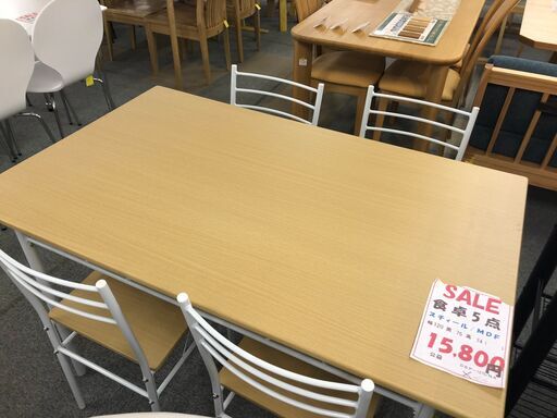 値下げしました！！　食卓5点です！！　スチィール ★新品/未使用　ネット限定です 色：明るい茶色系