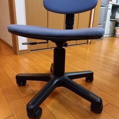 学習机で使ってた椅子です。二個セット
