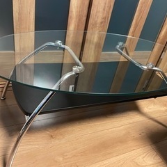 ガラス製リビング用ローテーブル差し上げます。