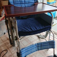 又『値下げです!」テーブル、座布団付き車椅子!