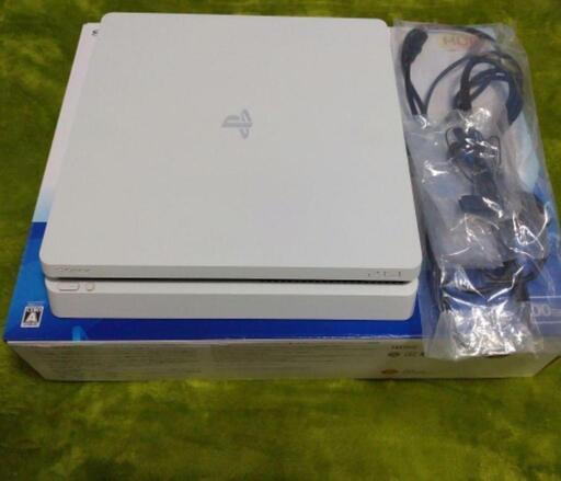 PlayStation®4 グレイシャー・ホワイト 500GB CUH-2100AB02