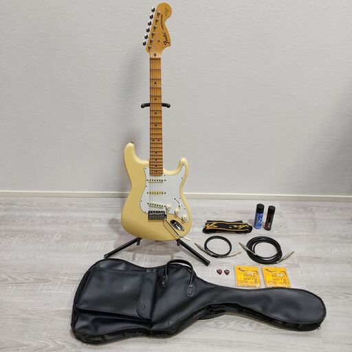 【中古品】Fender Japan フェンダー・ジャパン Custom Edition カスタムエディション Yngwie Malmsteenイングヴェイ・モデル〈ギタースタンド・ソフトケース・弦・ストラップ付〉E1CP0501