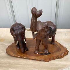 象の木彫り　2頭