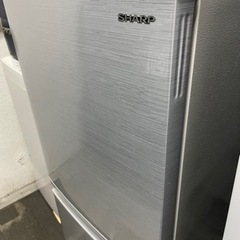 1人暮らし推薦　高年式美品2020年シャープ２ドア137L冷蔵庫...
