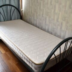 シングルベッド（組み立て式・マットレス付）
