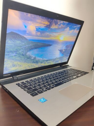 東芝サテンゴールド　大画面17インチ液晶 高速SSD搭載　第5世代Pentium搭載　メモリ4G CD/DVD　カメラ内蔵　薄型軽量　大画面17インチ　USB3.0 Wifi対応