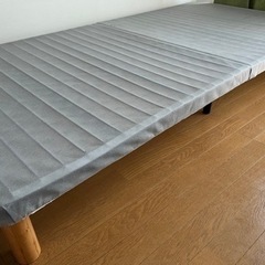 ベッド　(使用2ヶ月のマットレス付き)
