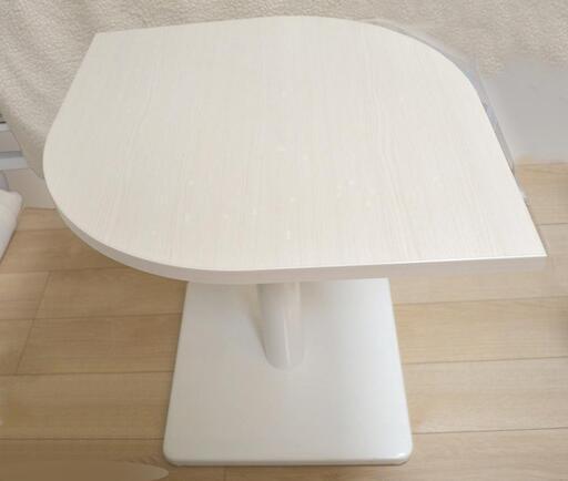 arne　ホワイトウッド×ホワイト脚  リーフ型カフェテーブル