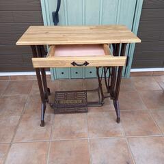 現在交渉中です(^ー^)アンティークミシン　テーブル　リッカー