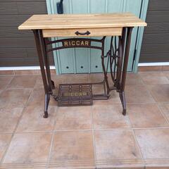 現在交渉中です(^ー^)アンティークミシン　テーブル　リッカー