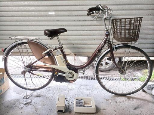 自転車中古　電動アシスト自転車　BRIDGESTONE　Assista　内装3段変速　ハンドルロック搭載　手元ライト　ソーラーテールランプ付き　カゴリアキャリア(チャイルドシート取り付け可能)　マスターキー2個　充電器1個バッテリー2個(動作確認済み)　タイヤ26インチ　カラーブラウン