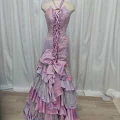 神田うのデザインのドレス。サイズは9号です。