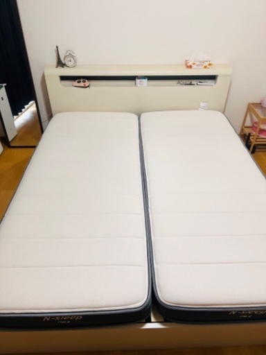 マットレス Nitori Queen mattress, with gap spacer FREE
