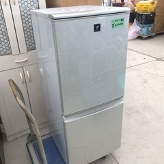 2011年製 SHARP 2ドア冷蔵庫137L  SJ-PD14T-N