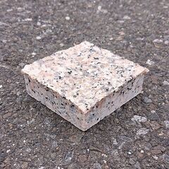 土日引き取り対応可　天然薄茶御影石　スペイン産　ピンクポリーノ　ピンコロ　DIYで庭を豪華に 土日引き取り対応可 天然薄茶御影石 スペイン産 ピンクポリーノ