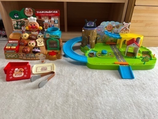 アンパンマン  GOGOミニカー　パン工場