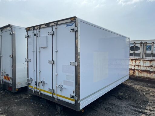 福岡発　2ｔコンテナ　横スライドドア付　換気口付　美品　その他多数コンテナ有　お値段交渉有