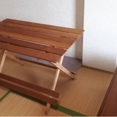 組み立て式の木製テーブル