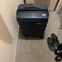 青い　25L スーツケース