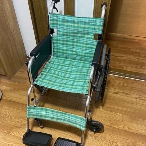 MIKI 自走式車椅子
