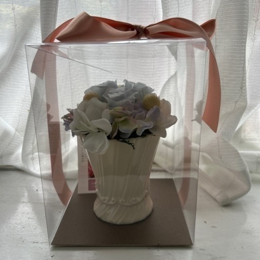 ［値下げ］ブリザードフラワー水色\u0026ホワイト花瓶付(日比谷花壇)