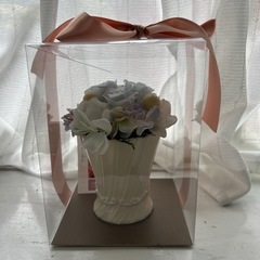 ［値下げ］ブリザードフラワー水色&ホワイト花瓶付(日比谷花壇)