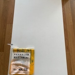 白テーブル　IKEA