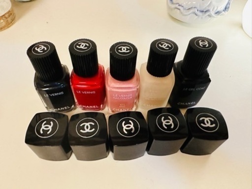 希少美品Chanel ネイル 限定カラー シャネル 5本セット　ベース\u0026トップ入り3色,レッド,ピンク,ブラック