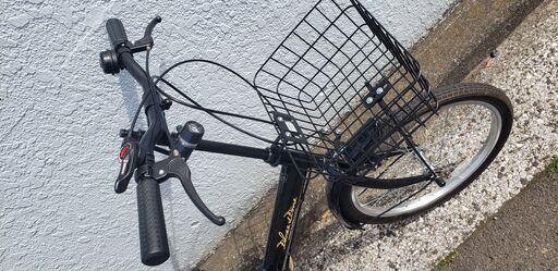 折りたたみ自転車式自転車です。ほとんど新品での提供です。サビや汚れもありません。