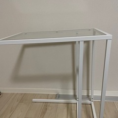 IKEA ガラスサイドテーブル　ホワイト