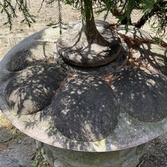 灯籠と手水鉢？