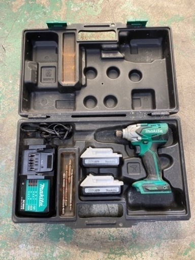 マキタ インパクトドライバー　18V M698D