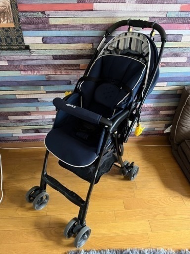 ヘビーカー　カルーンエアー　aprica  紺色