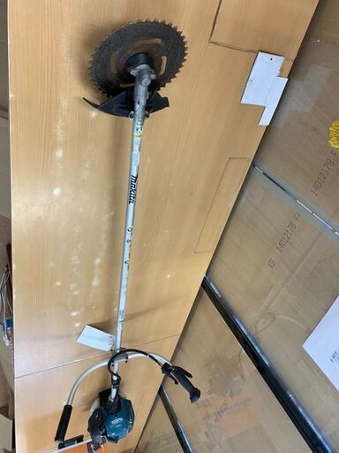 【モノマニア四日市】【引取限定】マキタ makita 2ストローク エンジン 刈払機 22.2ml MEM2300U