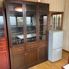 食器棚、冷蔵庫
