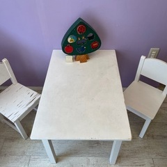 IKEA 子供用テーブルと椅子2脚