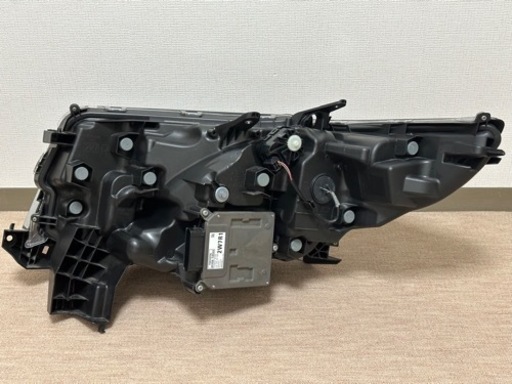 車のパーツ 美品 アルファード 30系後期 希少純正2眼シーケンシャル 