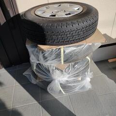 値下げ!ハイエース純正夏タイヤ新車外し