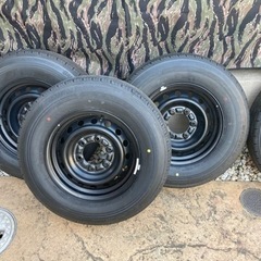 ハイエースバン　純正タイヤ