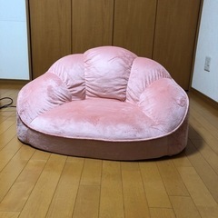 ピンクのかわいいソファー