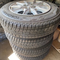 ！本日値下げ中！スタッドレスタイヤ　バリ山　145/80R13