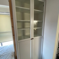 IKEA／ガラス戸棚（食器、食品、本などで使用可）