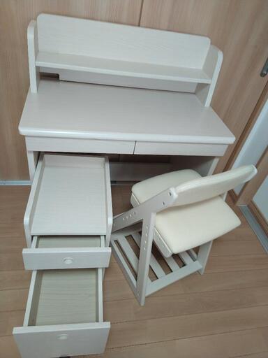 ニトリ　学習机　小さめ　コンパクト　組み立て式