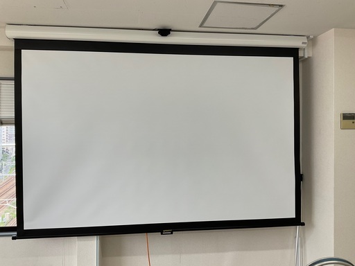 プロジェクタースクリーン　100inch　スプリングロール式　IS-S100VAW