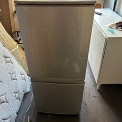 シャープ冷蔵庫　　135l